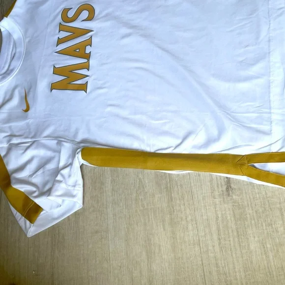 Dallas Mavericks NBA Official Tee Shirt White and Gold Medium - Picture 3 of 7